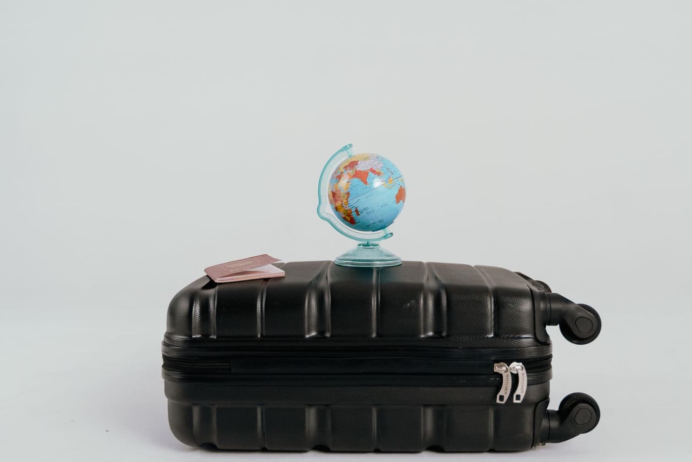 Viajar con audífonos: la checklist para que el viaje no se vuelva una pesadilla